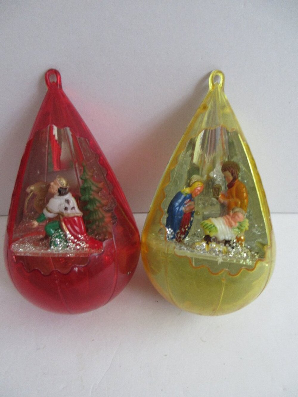 2 Jewel Brite Nativity Wise Men Diorama Christmas Ornaments Red Yellow Vtg